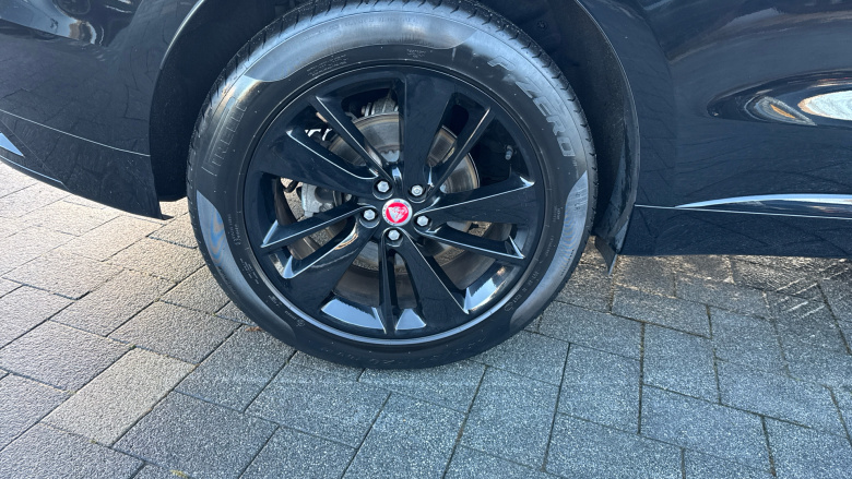 Jaguar F-Pace 2.0 D200 R-Dynamic Black 5dr Auto AWD Diesel Estate